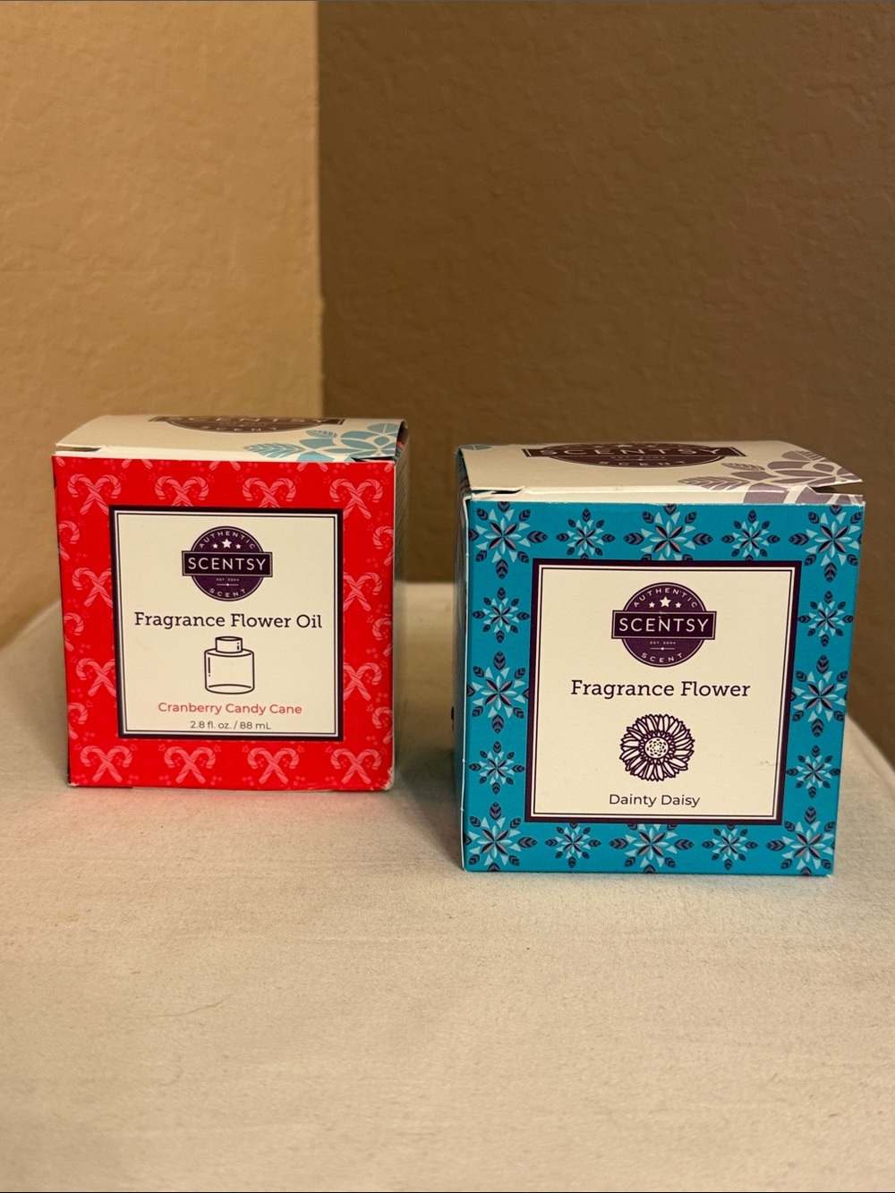 ❤️❤️ Scentsy Cranberry Candy Cane Fragrance Flower Oil & Dainty Daisy Flower